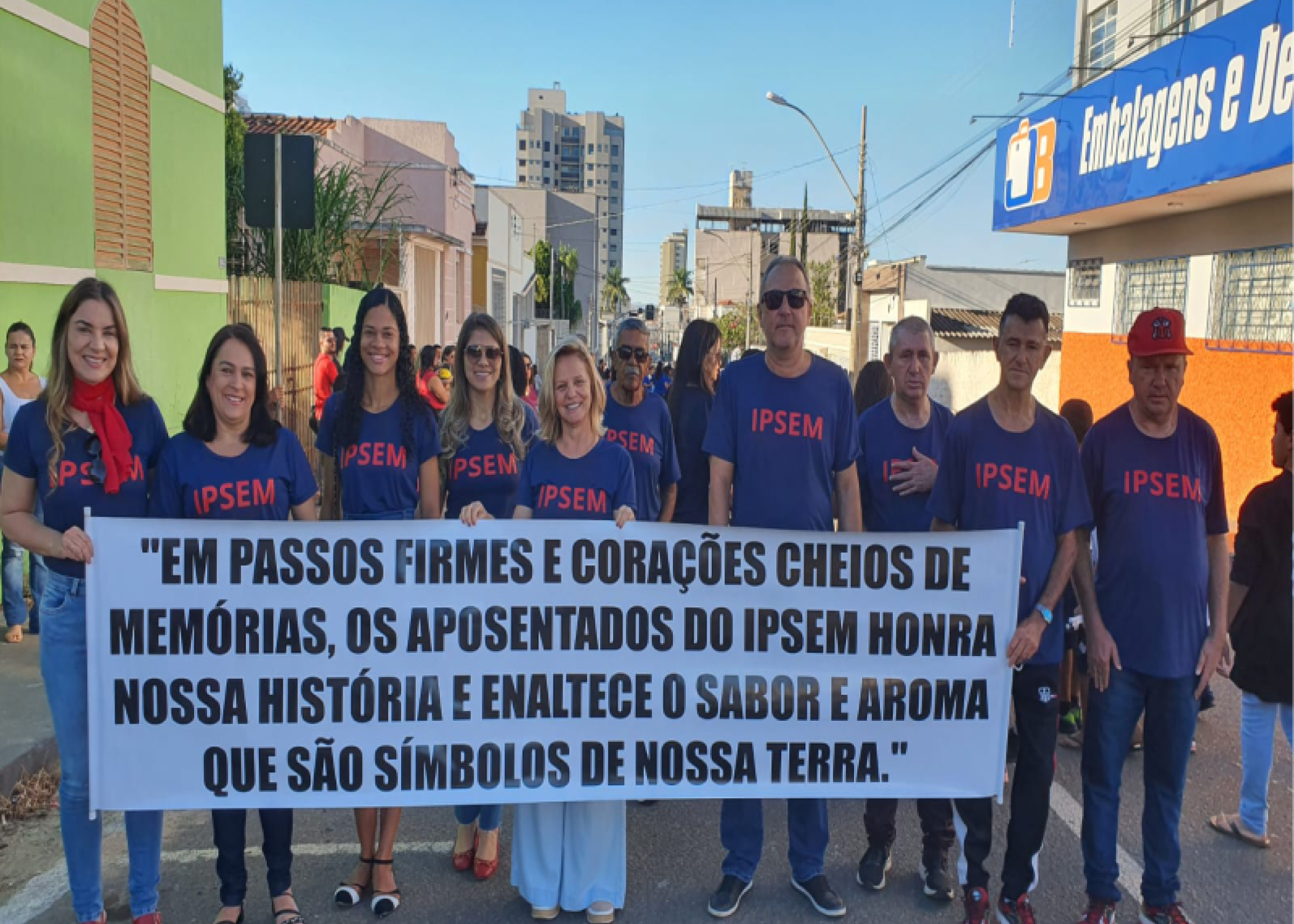 DESFILE CÍVICO EM COMEMORAÇÃO AOS 182 ANOS DE PATROCÍNIO